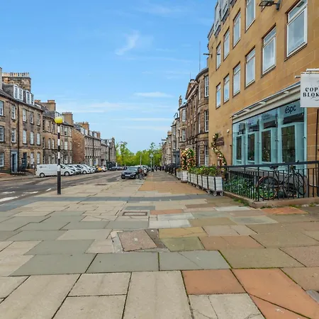 Large 3 Bed 3 Bath - New Town Appartement *