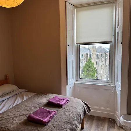 Alloggio in famiglia In Historic Tenement Shared Near Old Town Edimburgo