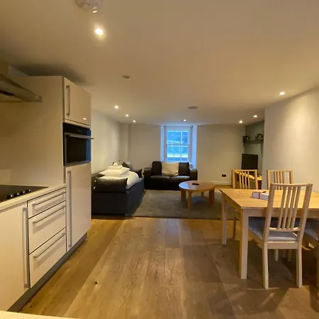 Cs Exclusive Of Princess Street West End Edimburgo