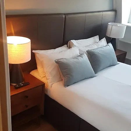 Cs Exclusive Of Princess Street West End * إدنبرة