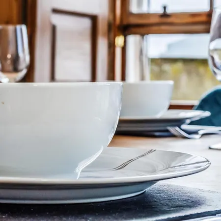 Large Super 3 Bed -princes Street, Parking Апартаменты