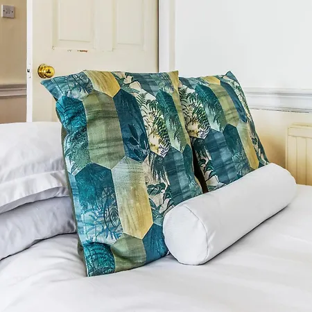 Large Super 3 Bed -princes Street, Parking * Эдинбург