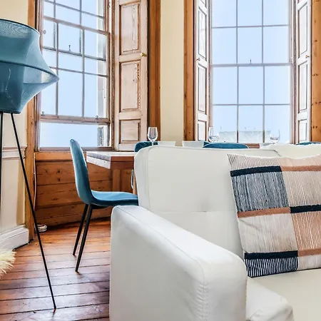 Large Super 3 Bed -princes Street, Parking * Эдинбург