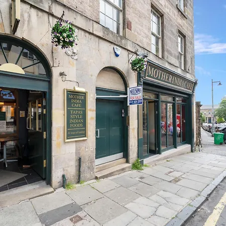 Gorgeous, Cozy 2br Royal Mile-old Town Apartmán