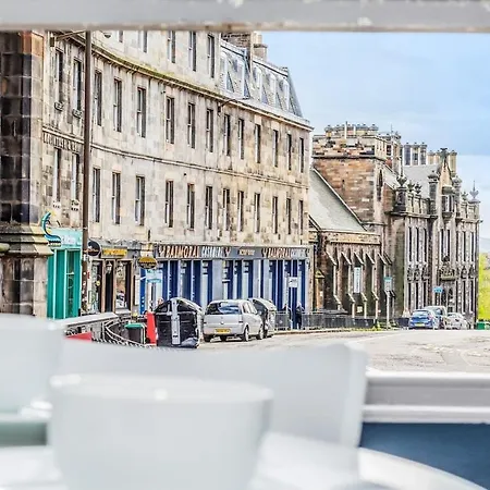 Cozy At Castle, Parking شقة إدنبرة