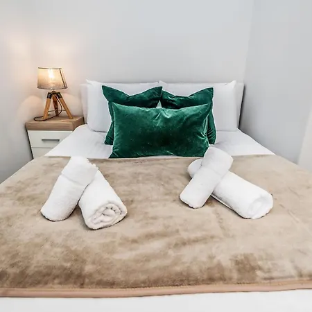 Cosy From Near Holyrood Palace إدنبرة