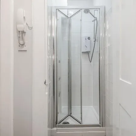 Cosy From Near Holyrood Palace شقة إدنبرة