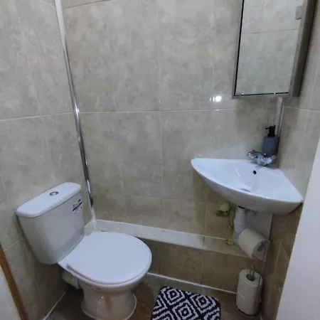 2 Bed Flat Old Town *
