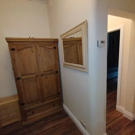 2 Bed Flat Old Town *