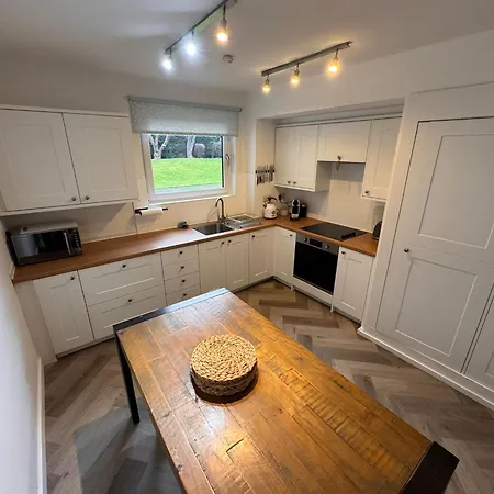 3 Bedroom Tranquil Ground Floor Flat In Merchiston Apartment *