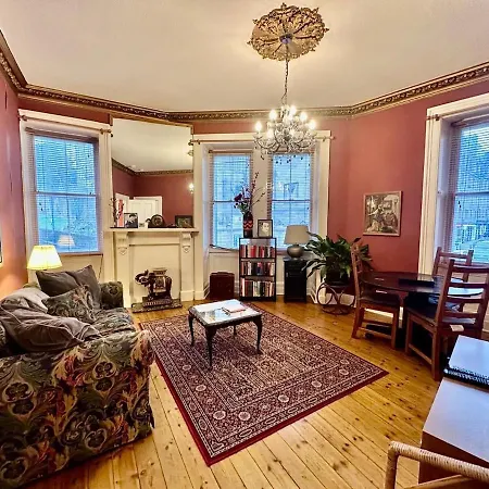 Unique Cozy Nest For 2, Old Town