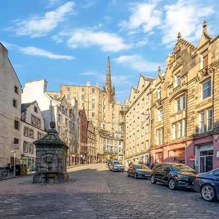 Beautiful Designer 2 Bed 2 Bath Old Town - Parking *