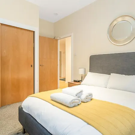 Beautiful Designer 2 Bed 2 Bath Old Town - Parking * إدنبرة