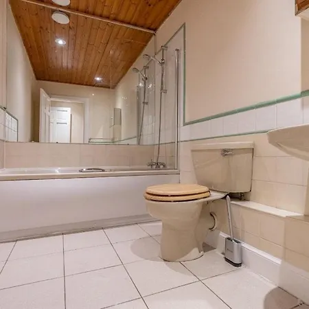 Lovely In Excellent Centre Location