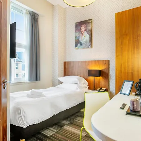 The Place 4* إدنبرة