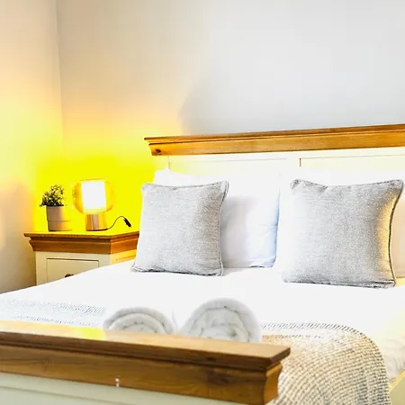 From - Iona - Private Members Club Accommodatie bij particulieren *