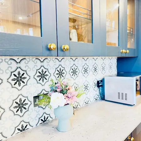 From - Iona - Private Members Club Accommodatie bij particulieren *