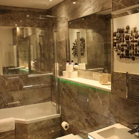 Elegant New Town Georgian Centre Flat アパート