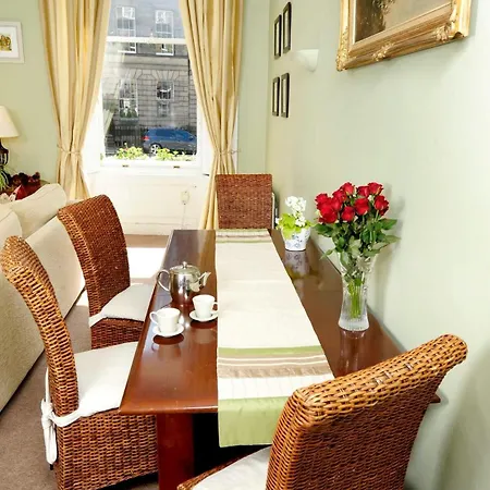Elegant New Town Georgian Centre Flat * エディンバラ