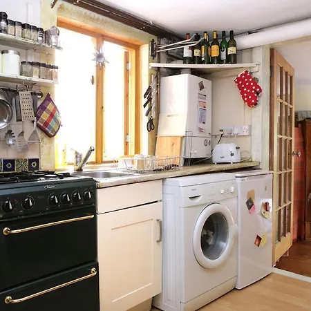 2 Bd Gdn Flat, St Leonards