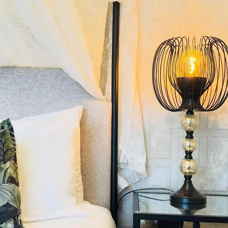 Appartement Top Floor Getaway With Romantic Canopy Bed Édimbourg