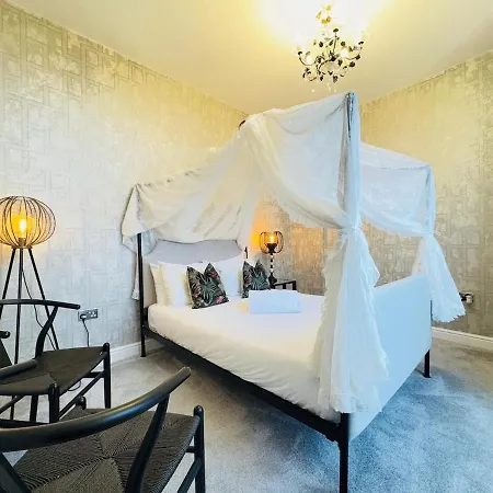 Top Floor Getaway With Romantic Canopy Bed * Édimbourg