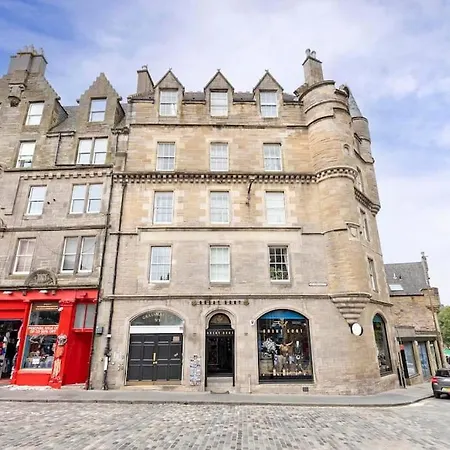 The Heart Of Old Town With Castle Views *