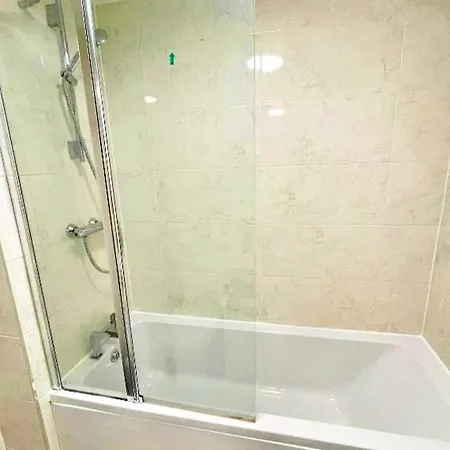 Semesterbostad Newbuild - 3 Bedrooms, 2 Baths,5 Mins From Airport Edinburg