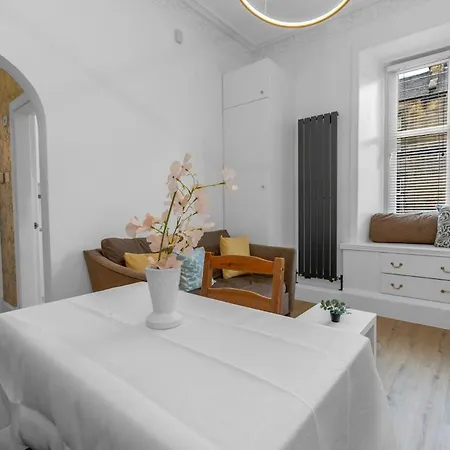 Centre - Tram - The Jameson * 에든버러