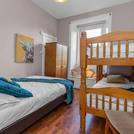 Free Parking | Centre | Sleeps 9 | 3 Bedrooms