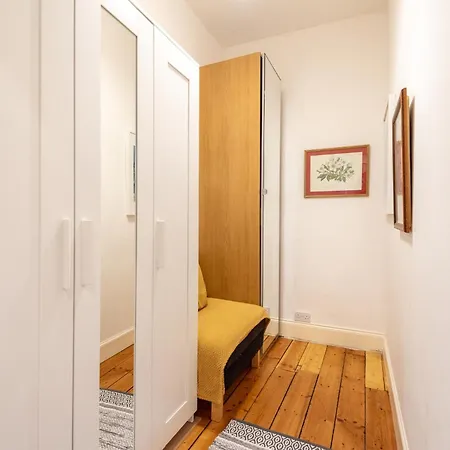 Bright And Quiet 1 Bedroom Apartment, Close To Haymarket
