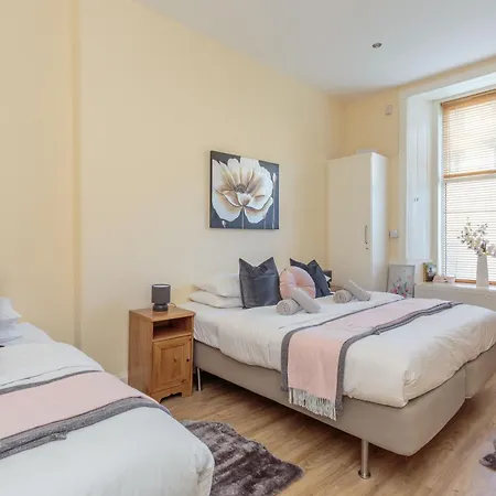 Apartment Free Parking - Centre - 2 Bedrooms - Sleeps 6 Edinburgh