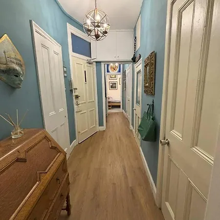 Bright Floor 2br In Morningside, Easy Centre Links, Close To And Royal Hospital