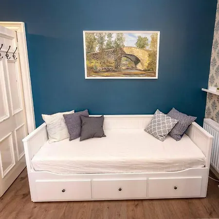 Bright Spacious Centre *