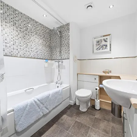 Slateford 2 Bedroom - *