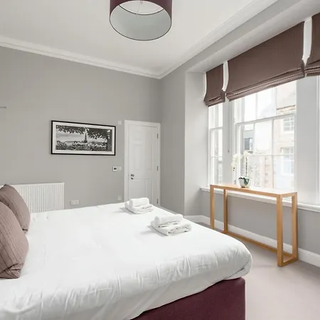 Apartment Destiny Scotland - Princes Street Edinburgh