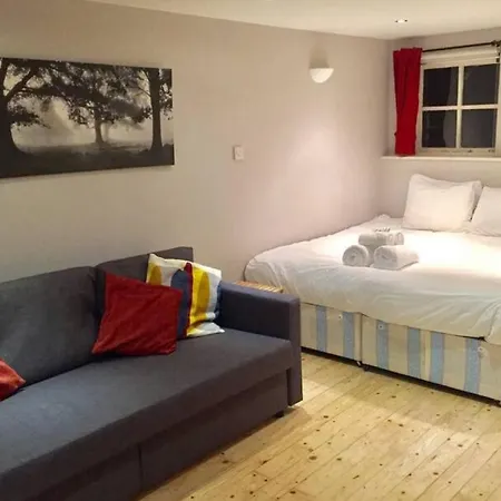 Joivy Warm & Welcoming Flat Near Castle شقة إدنبرة