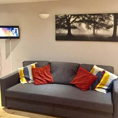 Joivy Warm & Welcoming Flat Near Castle شقة *