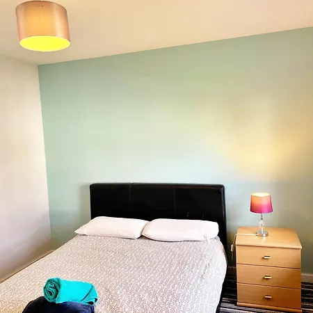 Newbuild - 3 Bedrooms, 2 Baths,5 Mins From Airport Edinburgh
