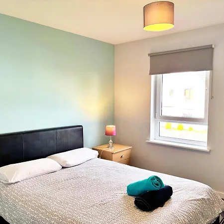 Semesterbostad Newbuild - 3 Bedrooms, 2 Baths,5 Mins From Airport *