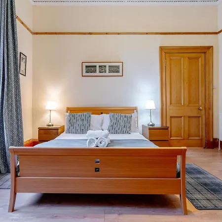 Beautiful Spacious Ground Floor Newington Flat * إدنبرة