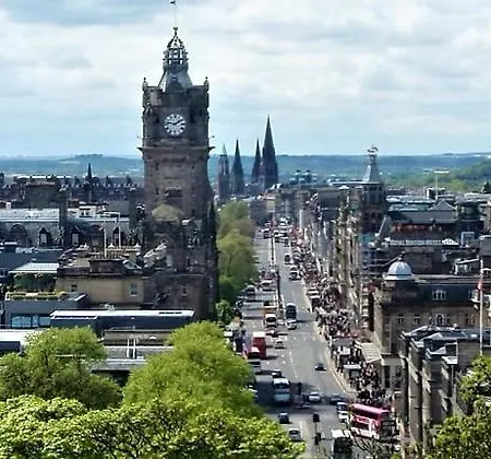 Cozy Central Flat Near Edinburgh Castle And With Free Private Parking