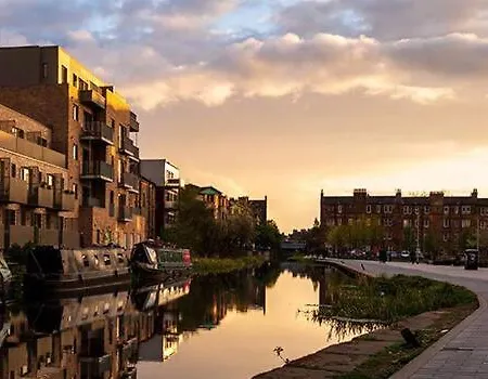 Cozy Flat Near Castle And With Free Private Parking 公寓 *