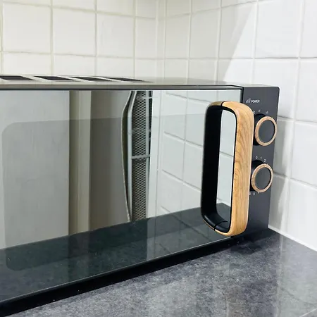 Immaculate Flat Near Castle With Free Private Parking דירה