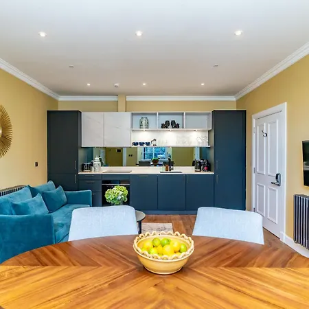 Dragon Luxury At 8 Albyn Place *