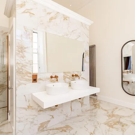 Dragon Luxury At 8 Albyn Place Edinburgh