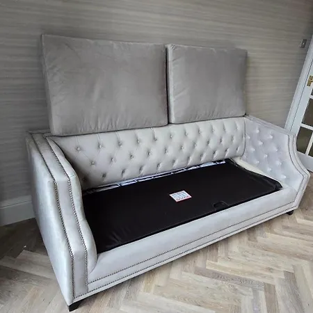 2 Bedroom Sofa Bed In Livingroom Castle View 1st Floor Sleeps 6 *