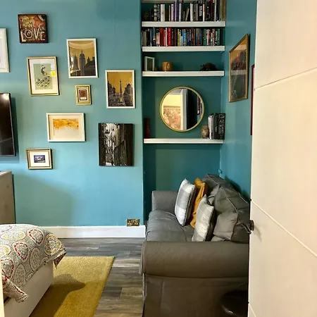 Trendy Historic Flat In Appartement