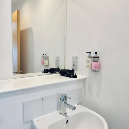 Modern Two Bedroom 아파트 에든버러