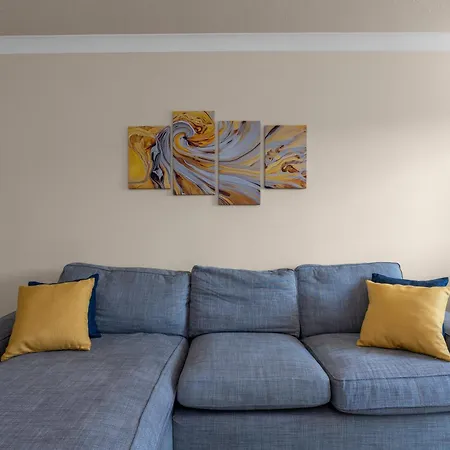 2 Bedroom In With Free Parking *
